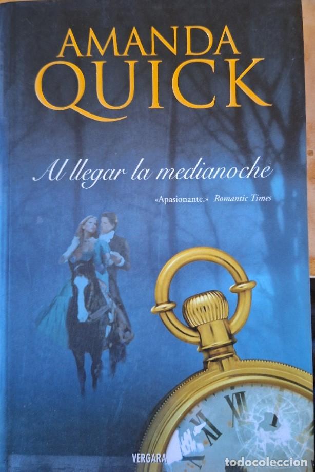 Libros de segunda mano: AL LLEGAR LA MEDIANOCHE. - QUICK, Amanda. - Foto 1