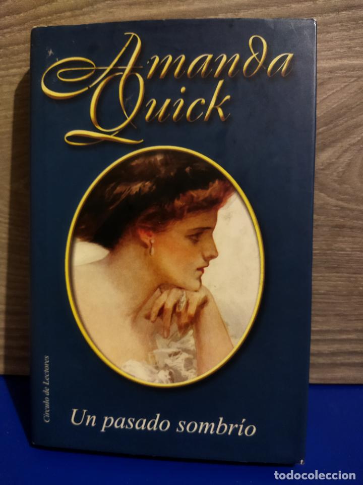 Libros de segunda mano: Un pasado sombr&iacute;o - Foto 1
