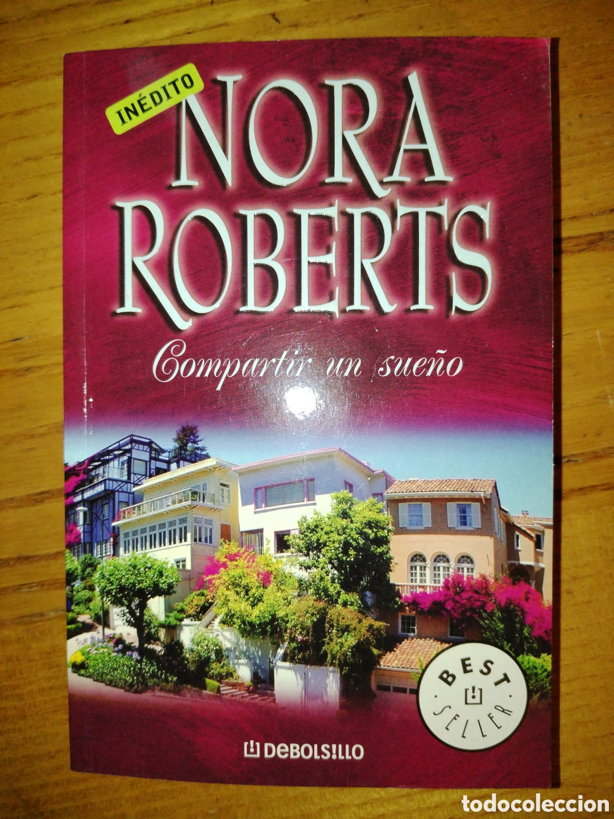 Libros de segunda mano: Compartir un sue&ntilde;o Nora Roberts - Foto 1