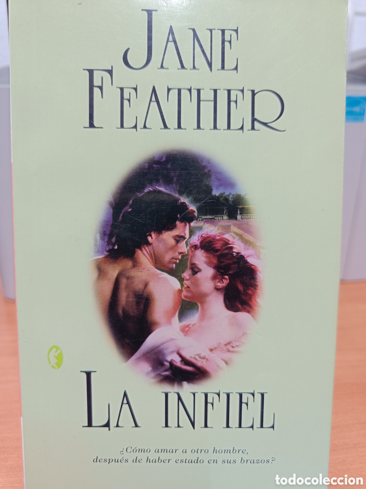Libros de segunda mano: LA INFIEL. JANE FEATHER. - Foto 1
