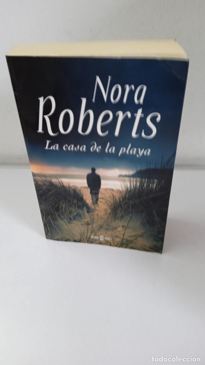 Libros de segunda mano: LA CASA DE LA PLAYA Nora Roberts - Foto 1
