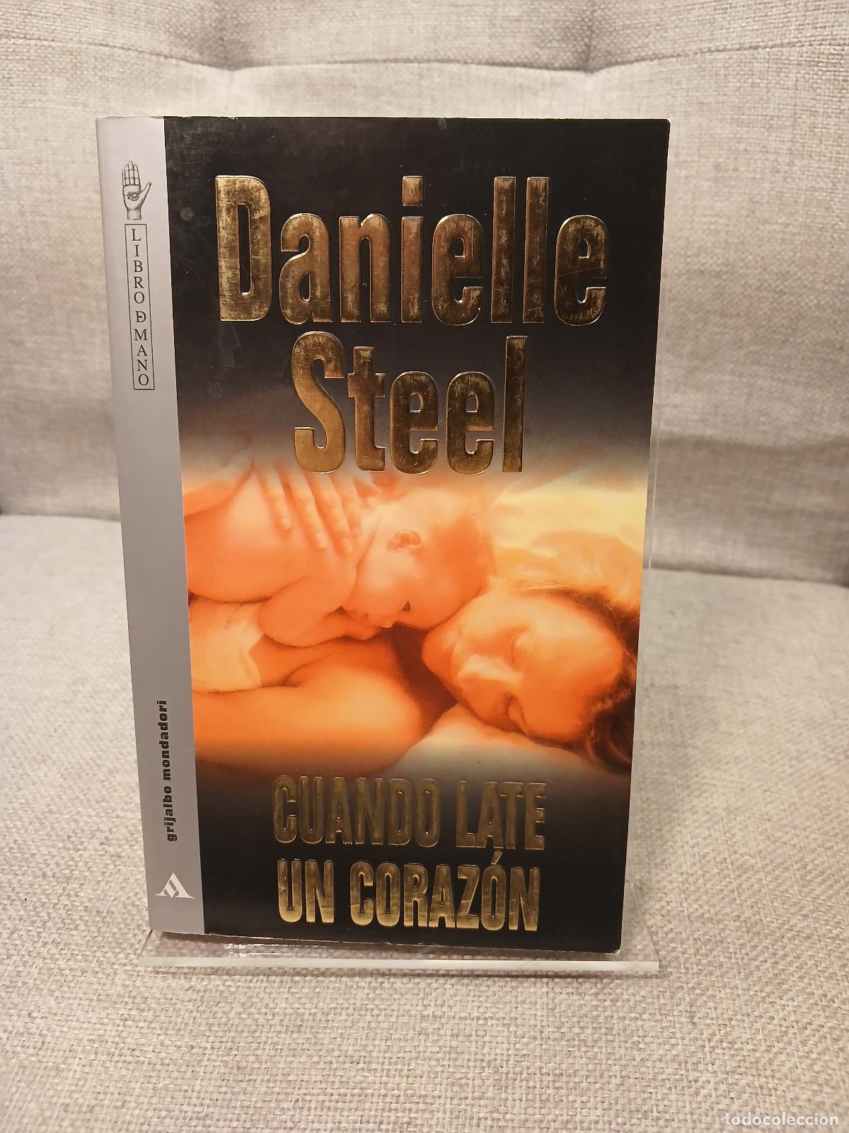 Libros de segunda mano: Cuando Late un Coraz&oacute;n - Danielle Steel - Foto 1
