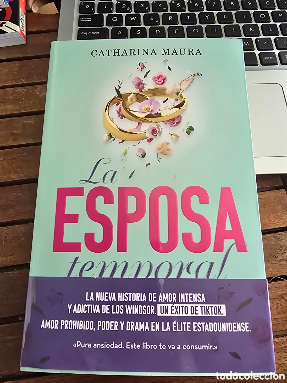 Libros de segunda mano: La esposa temporal La historia de Luca y Valentina Maura, Catharina ESENCIA 2025 NOVELA