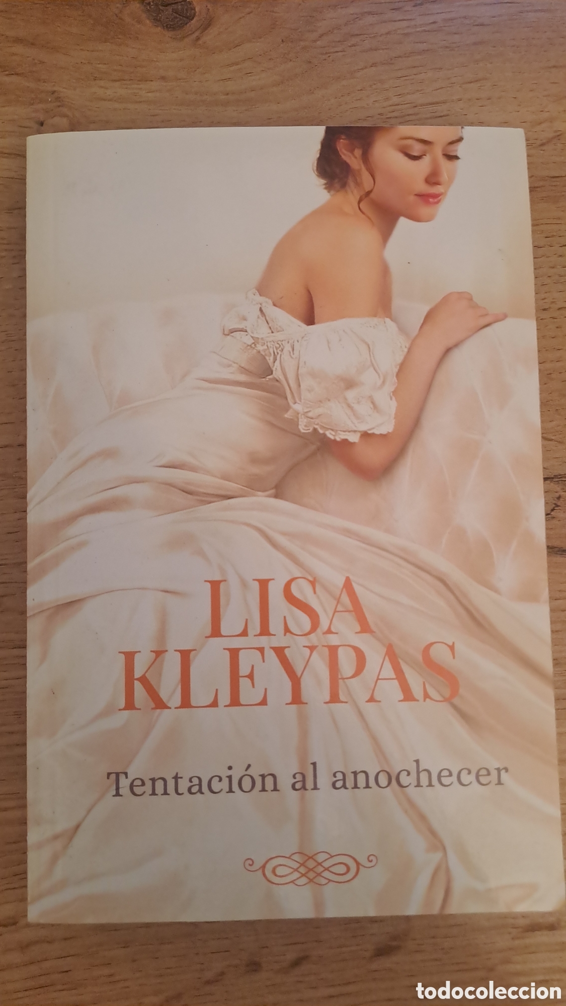 Libros de segunda mano: Tentaci&oacute;n al anochecer - Lisa Kleypas - Penguin random house