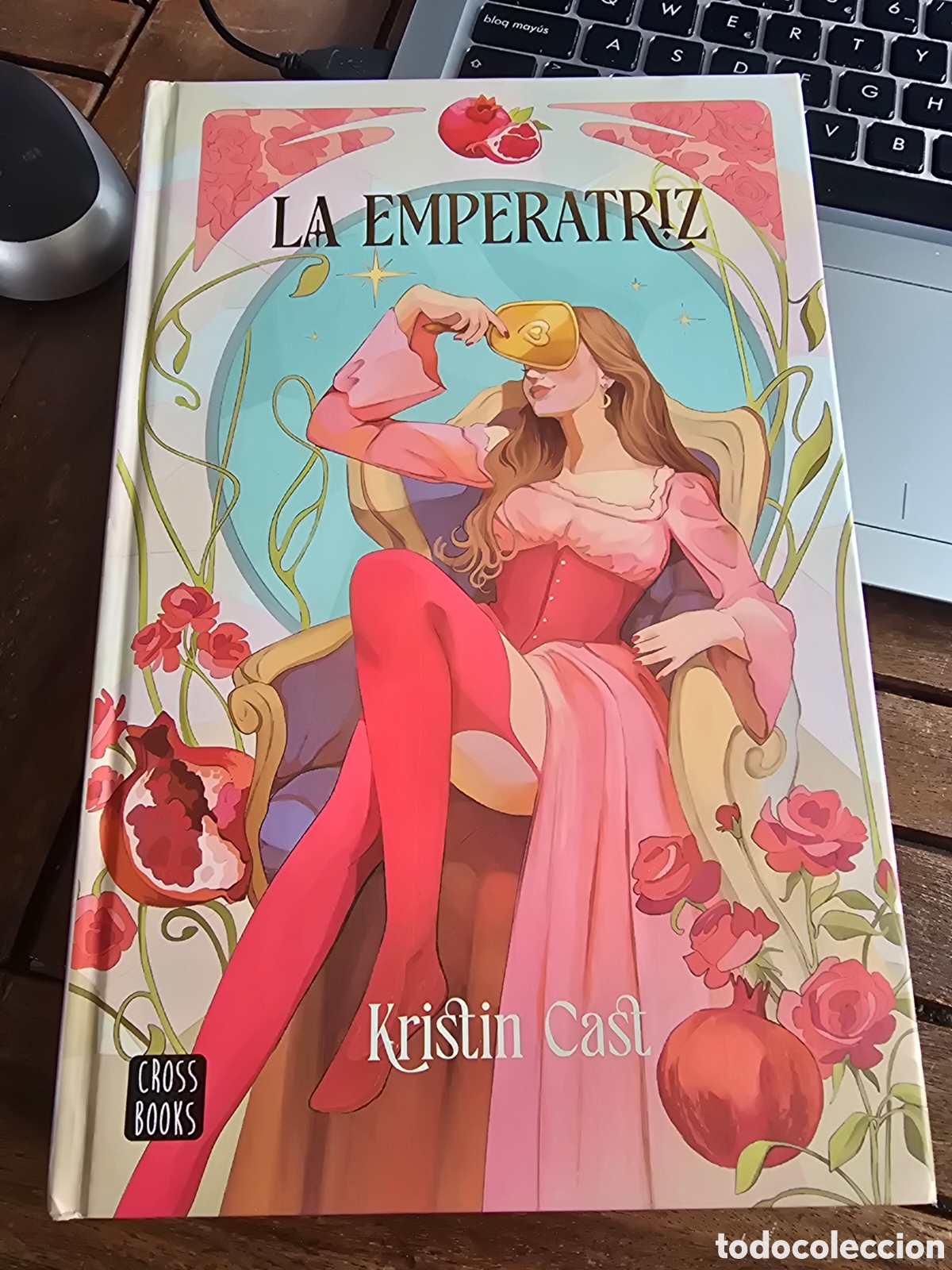 Libros de segunda mano: La emperatriz Cast, Kristin CROSSBOOKS 2025 Edici&oacute;n especial lomos ilustrados NOVELA JUVENIL