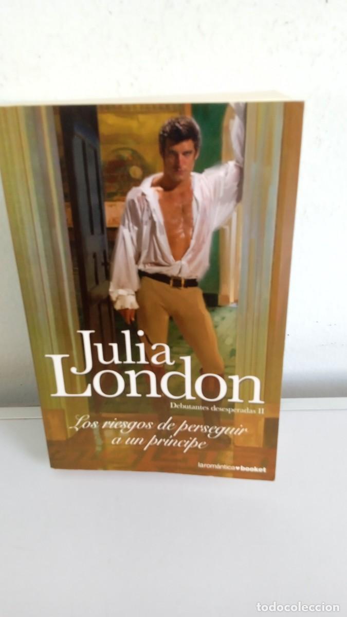 Libros de segunda mano: LOS RIESGOS DE PERSEGUIR UN PRINCIPE Julia London