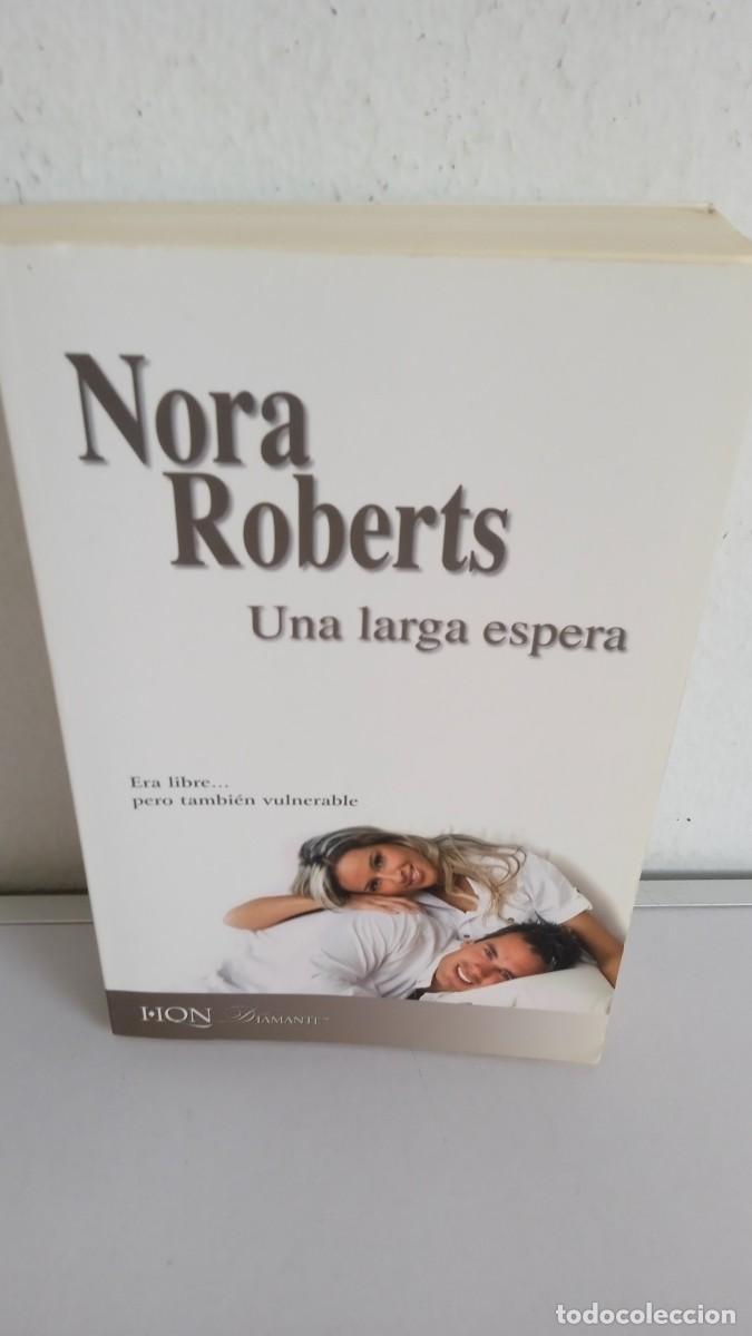 Libros de segunda mano: UNA LARGA ESPERA Nora Roberts - Foto 1