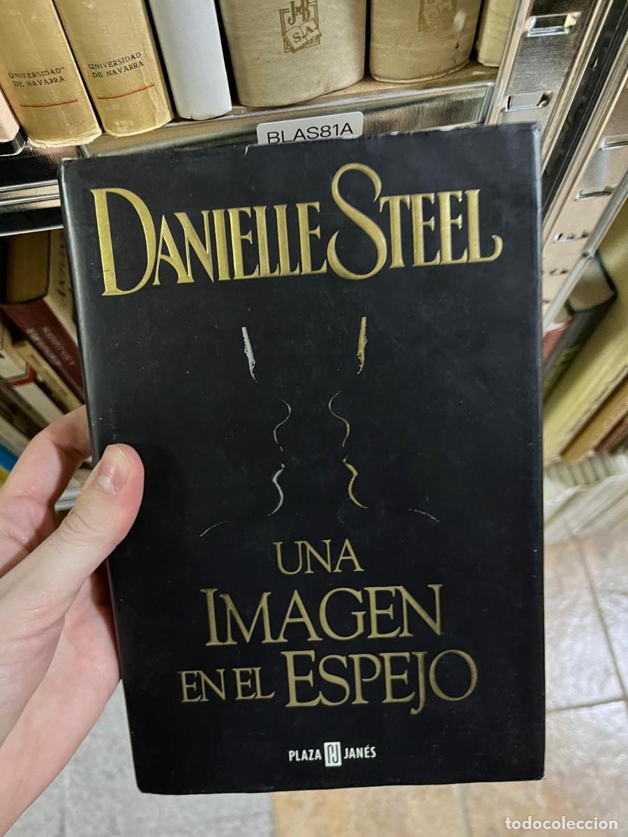 Libros de segunda mano: BLAS81A &ndash; Libro &ndash; Danielle Steel: Una imagen en el espejo. Novela rom&aacute;ntica y familiar.