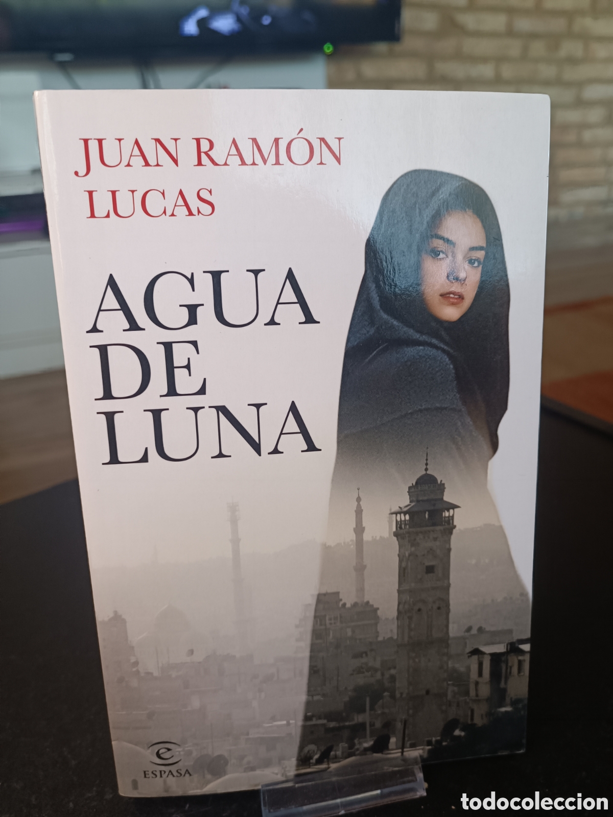 Libros de segunda mano: Agua de luna juan Ram&oacute;n Lucas espasa 2021
