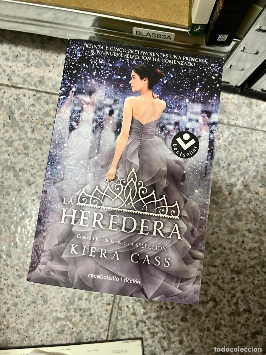 Libros de segunda mano: BLAS83A - La heredera &ndash; Kiera Cass. Rocaeditorial / Rocabolsillo. Novela juvenil dist&oacute;pica y rom&aacute;nti