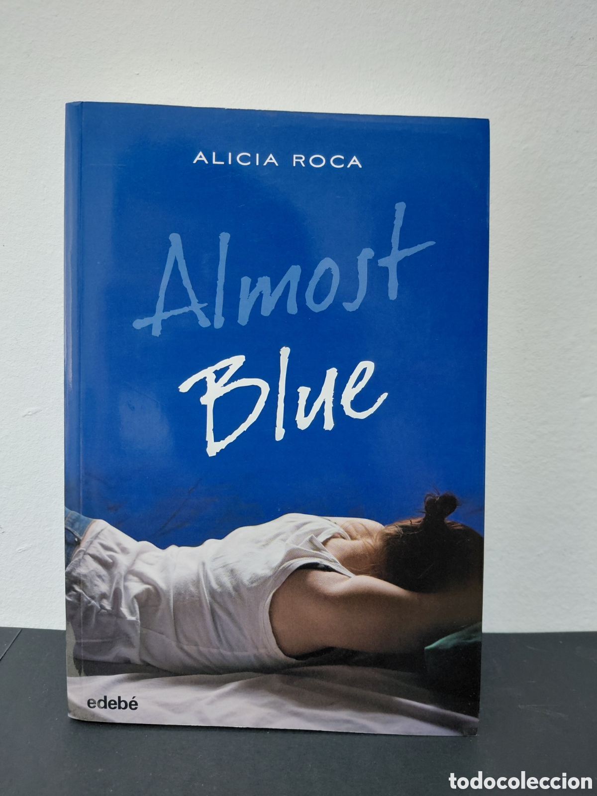 Libros de segunda mano: ALMOST BLUE - ALICIA ROCA - EDEB&Eacute; 2016