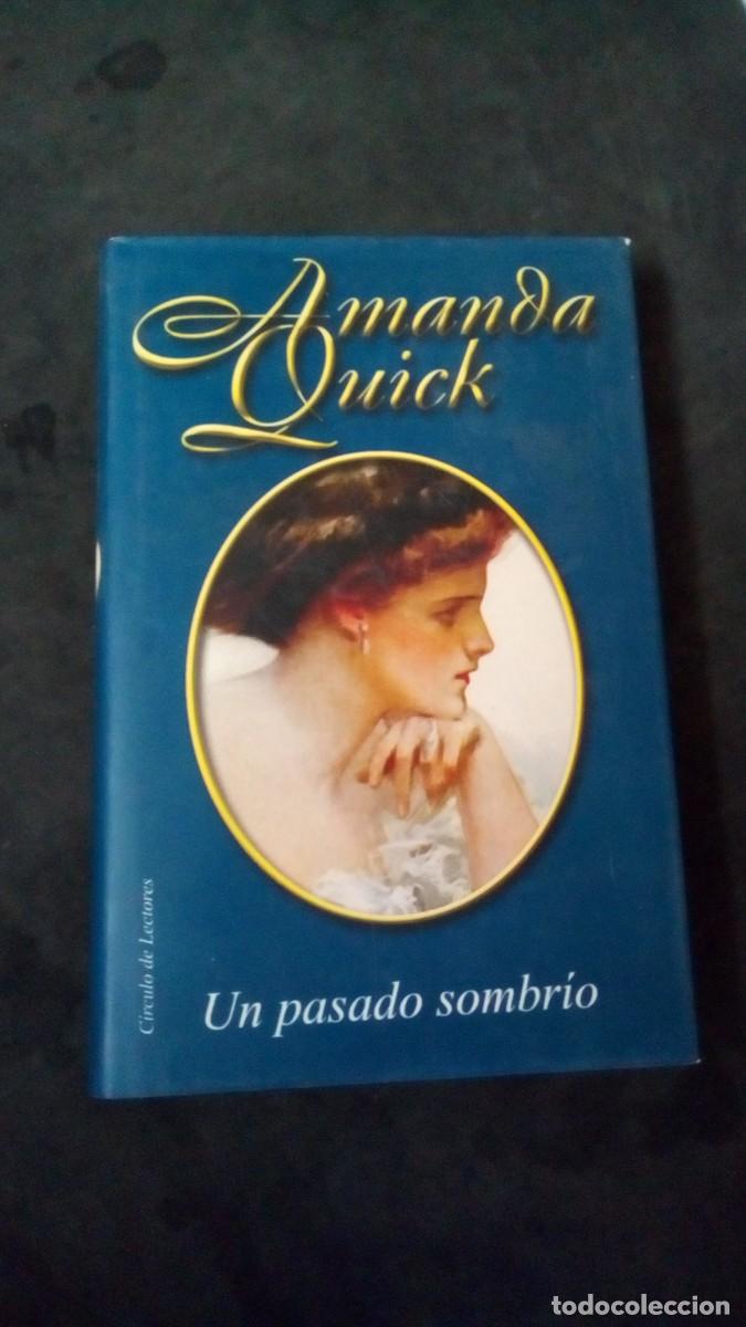 Libros de segunda mano: UN PASADO SOMBRIO - AMANDA QUICK - CIRCULO DE LECTORES -COMO NUEVO