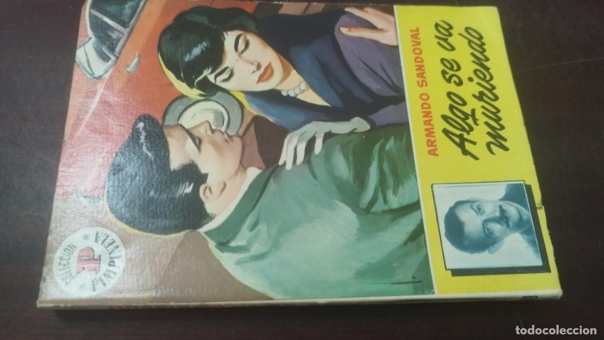 Libros de segunda mano: ALGO SE VA MURIENDO / ARMANDO SANDOVAL / Z603 / BRUGUERA / ROMANTICA BOLSILLO