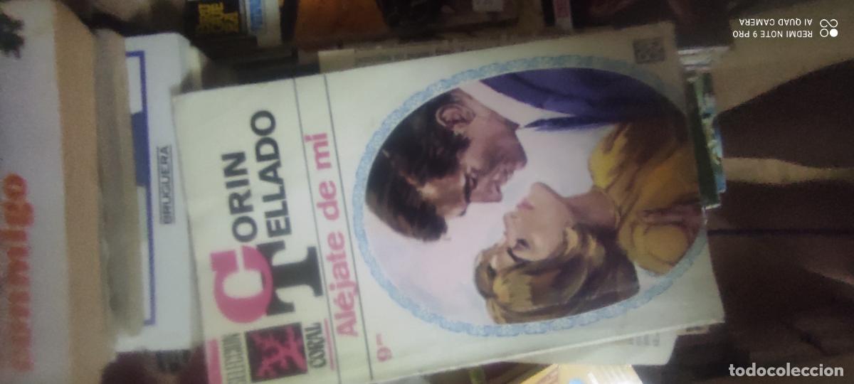 Libros de segunda mano: Al&eacute;jate de m&iacute;. Corin Tellado. Novela rom&aacute;ntica