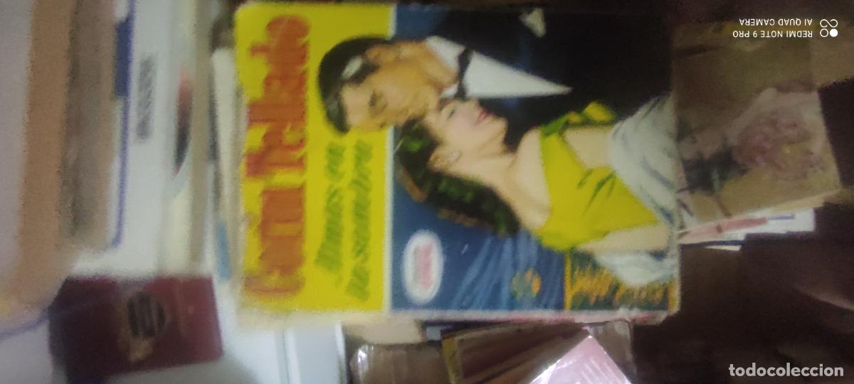 Libros de segunda mano: Almas en la sombra. Novela Rom&aacute;ntica. Cor&iacute;n Tellado