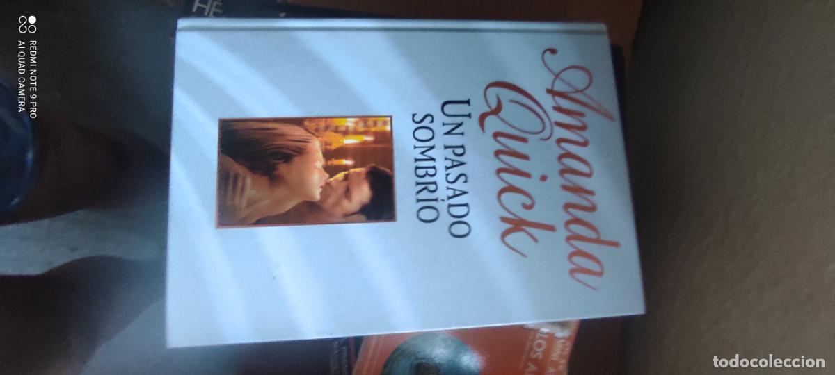 Libros de segunda mano: Amanda Quick. Un pasado sombr&iacute;o