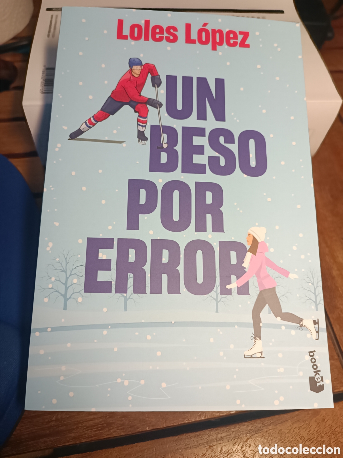 Libros de segunda mano: Loles L&oacute;pez un beso por error Booket 2023