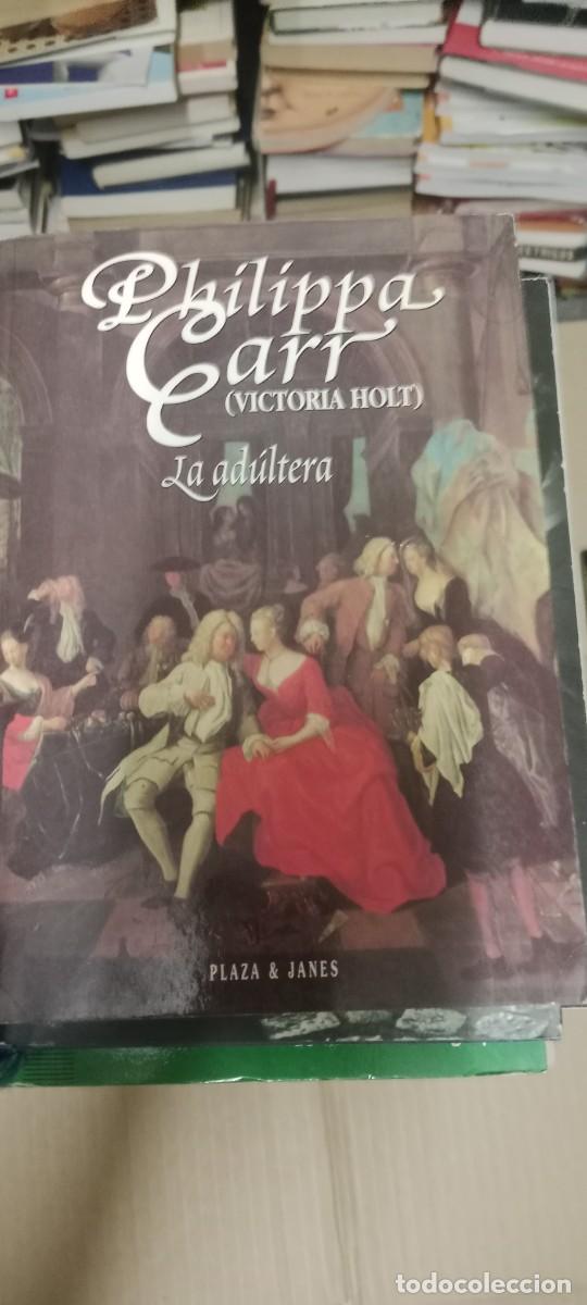 Libros de segunda mano: LA ADULTERA (PHILIPPA CARR) / VICTORIA HOLT LIBRO G-65
