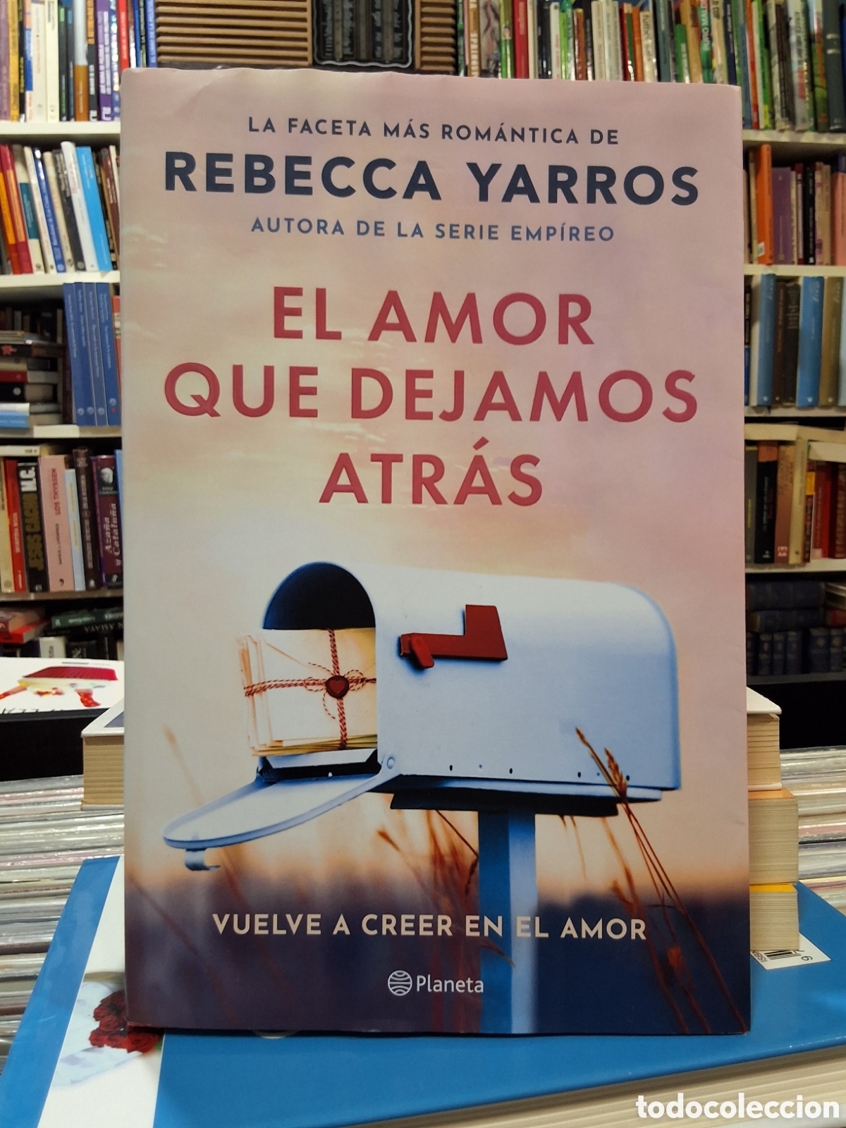 Libros de segunda mano: EL AMOR QUE DEJAMOS ATR&Aacute;S - REBECCA YARROS - ENV&Iacute;O DESDE 1,95 &euro;