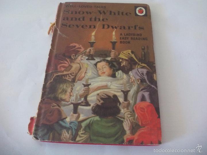 Libros de segunda mano: Snow-White and the Seven Dwarfs,  a ladybird book. 1969, Blancanieves y los &acute;siete enanitos. Cuento