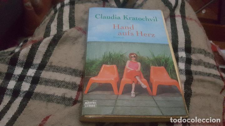 Livros em segunda m&atilde;o: HAND AUFS HERZ.  MANO EN EL CORAZ&Oacute;N.  CLAUDIA KRATOCHVIL.  EN DANES. 2005