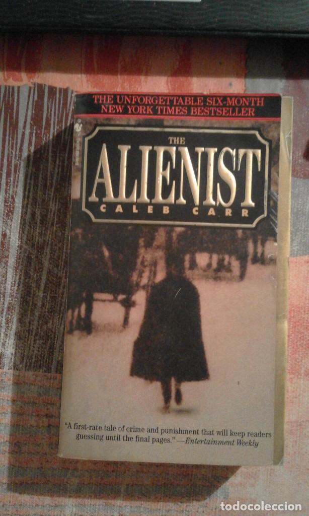 Libros de segunda mano: The alienist - Caleb Carr - en ingl&eacute;s - Foto 1