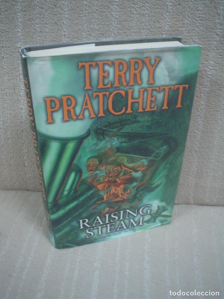 Libros de segunda mano: TERRY PRATCHETT - RAISING STEAM - Foto 1
