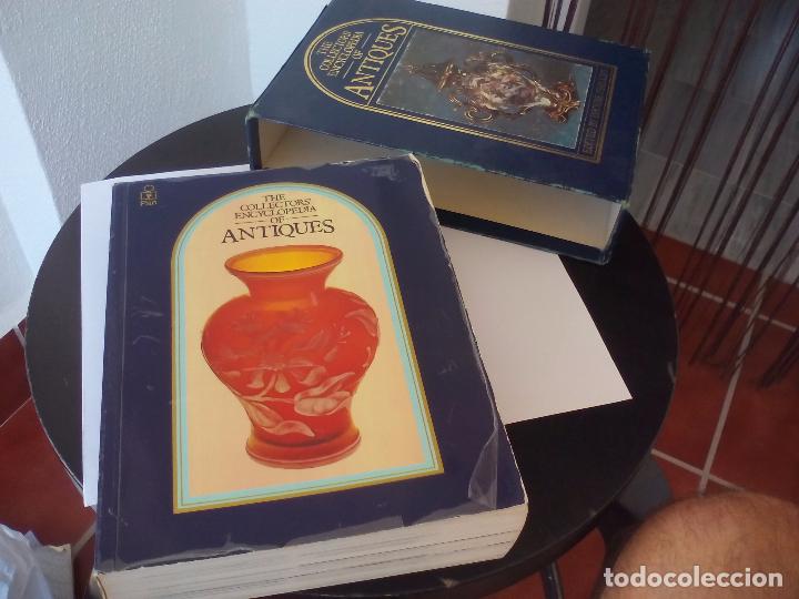 Livres d'occasion: The collectors Encyclopedia of Antiques.Phoebe Phillips. Pam Books 1971 1&ordf; ed. Guia antig&uacute;edades