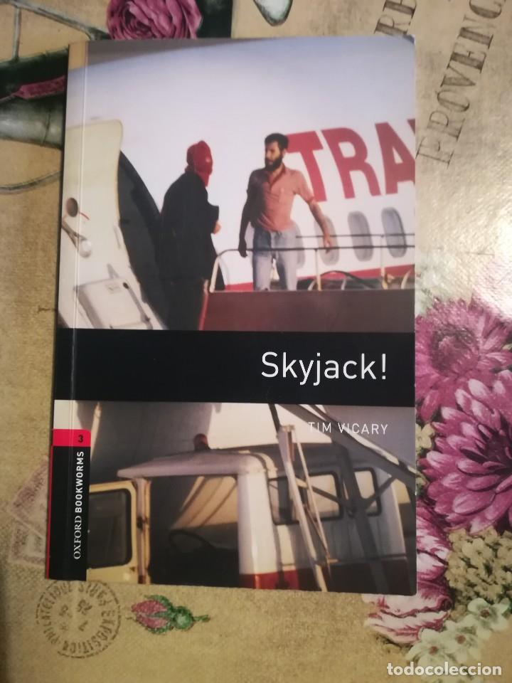 Libros de segunda mano: Skyjack! - Tim Vicary - en ingl&eacute;s - Foto 1