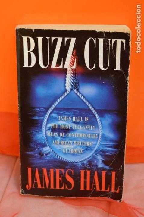 Libros de segunda mano: Buzz Cut de Hall, James W.: En Ingles - Foto 1