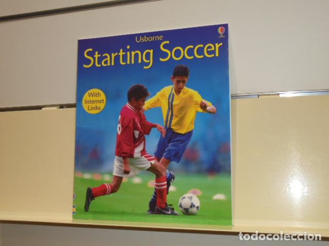 Libros de segunda mano: STARTING SOCCER USBORNE - EN INGLES - Foto 1