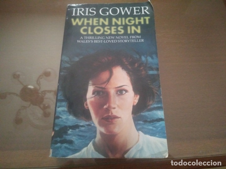 Libros de segunda mano: Libro BOOK CORGI. Iris Gower. WHEN NIGHT CLOSES IN - Foto 1