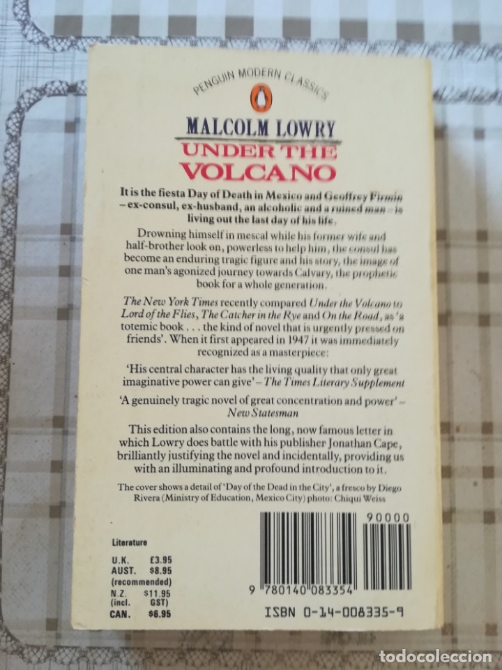 Libros de segunda mano: Under the volcano - Malcolm Lowry - en ingl&eacute;s - Foto 2