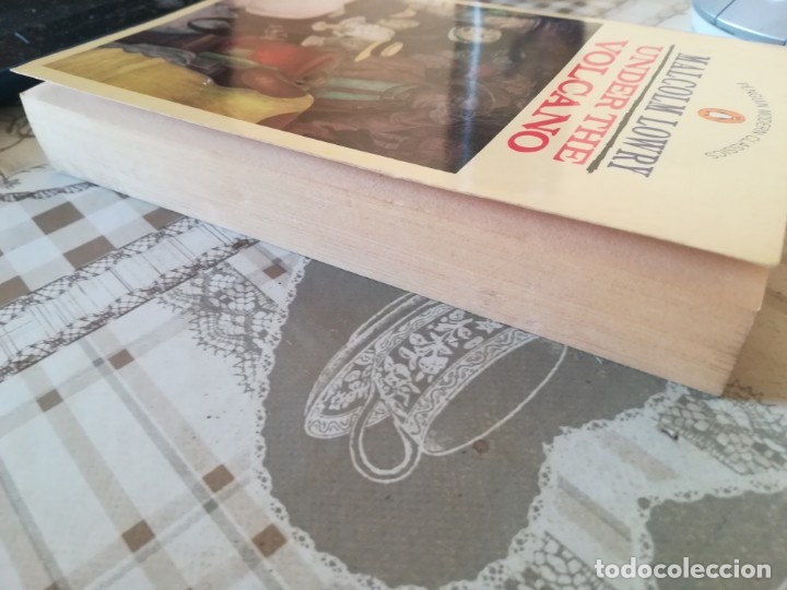 Libros de segunda mano: Under the volcano - Malcolm Lowry - en ingl&eacute;s - Foto 4
