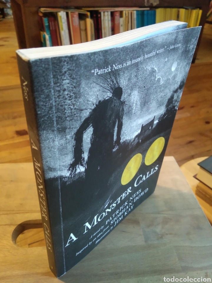 Libros de segunda mano: A MONSTER CALLS. PATRICK NESS #4906 - Foto 2