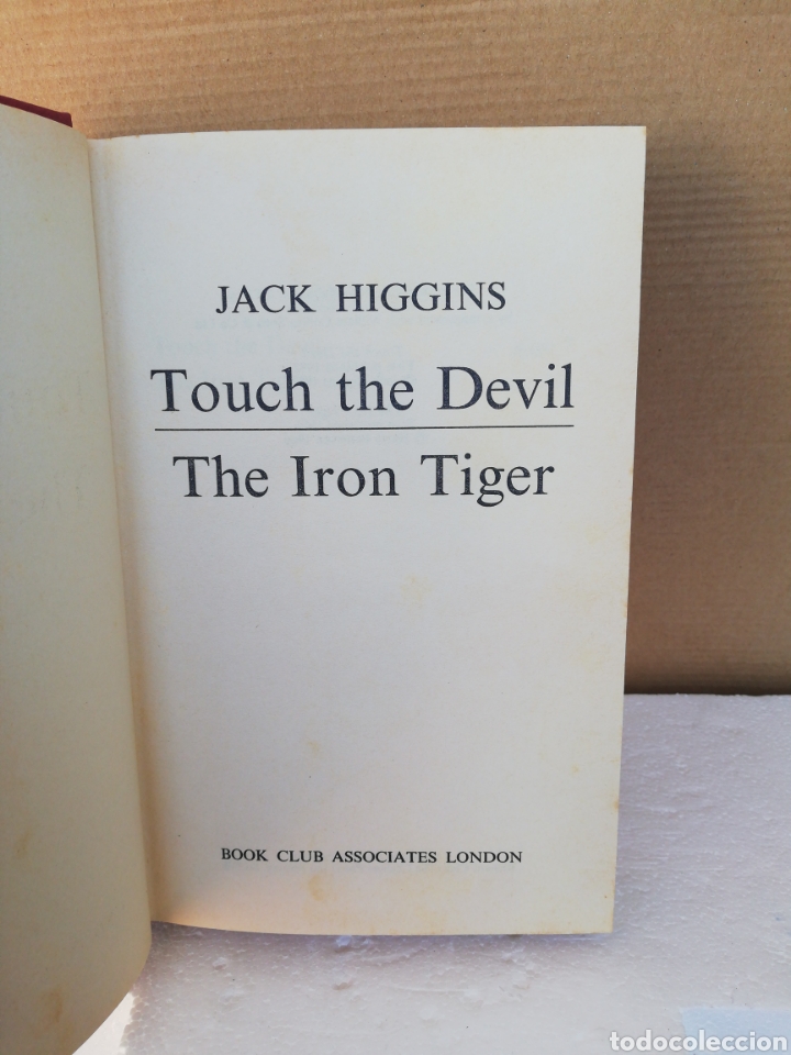 Libros de segunda mano: Touch the devil,the iron Tiger. Jack Higgins - Foto 2