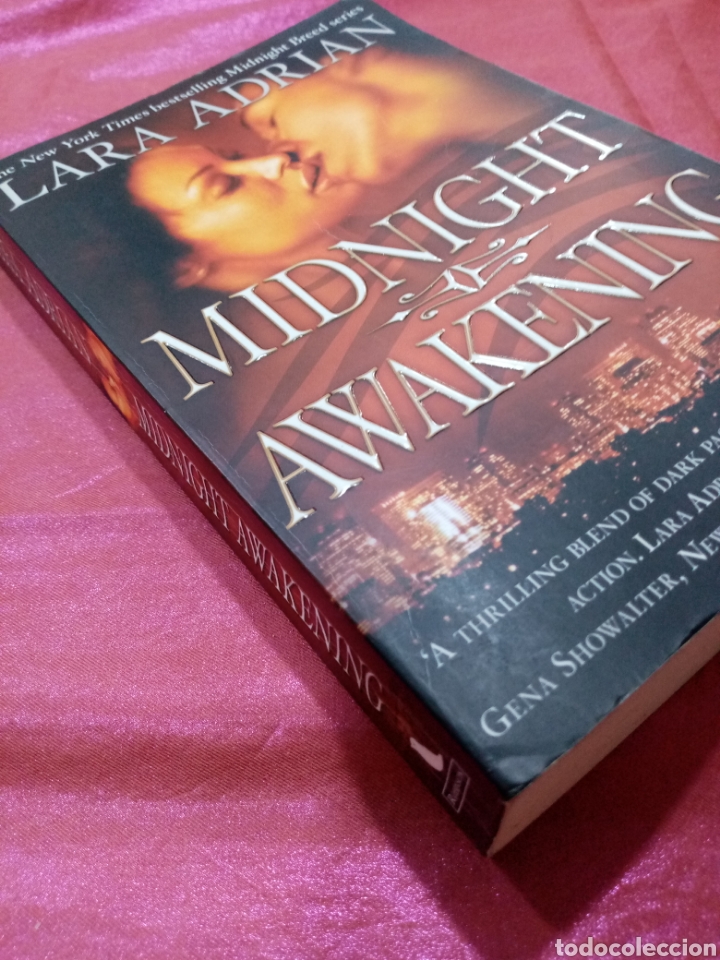 Libros de segunda mano: Midnight Awakening de Lara Adrian - Libro en ingles - Foto 2