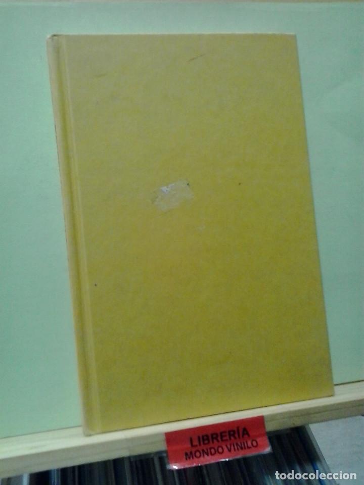Libros de segunda mano: Corpose in a Gilded Cage. Robert Barnard. Texto en ingles - Foto 1