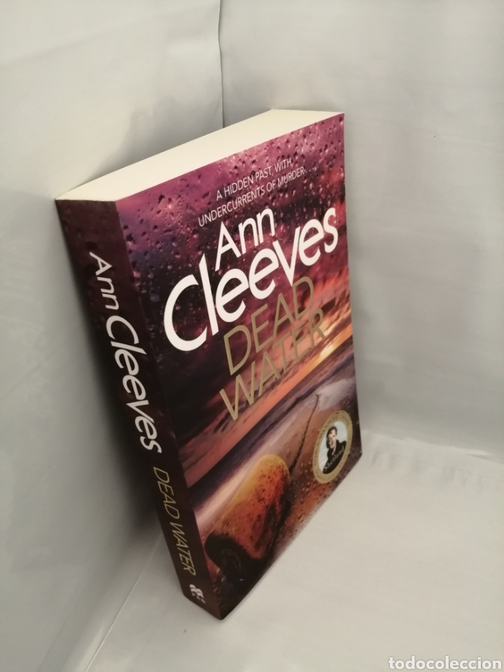 Libros de segunda mano: DEAD WATER (Shetland Series) - Foto 3