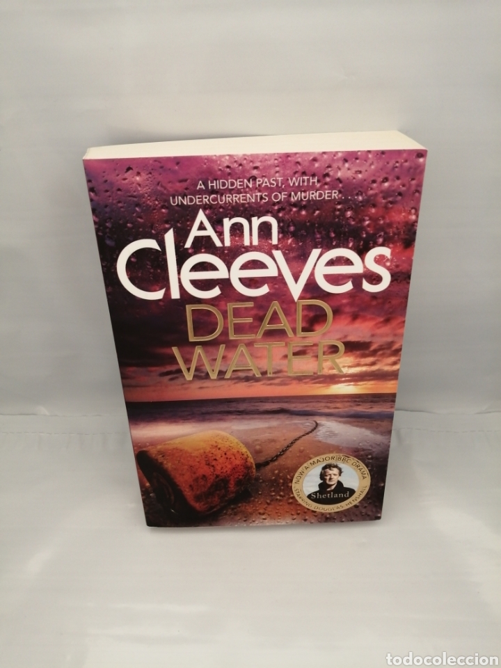 Libros de segunda mano: DEAD WATER (Shetland Series) - Foto 1