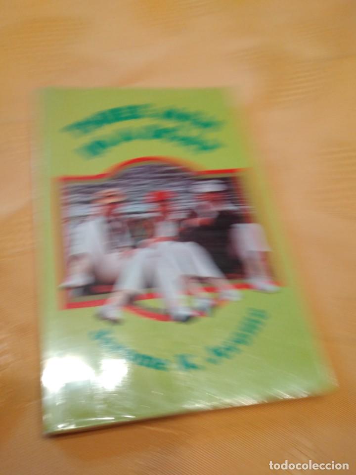 Libros de segunda mano: M-33 LIBRO THREE MEN IN A BOAT EN INGLES - Foto 1