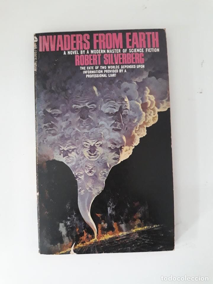 Libros de segunda mano: INVADERS FROM EARTH - ROBERT SILVERBERG - Foto 1