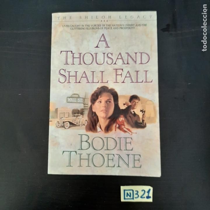 Libros de segunda mano: A thousand shall fall - Foto 1