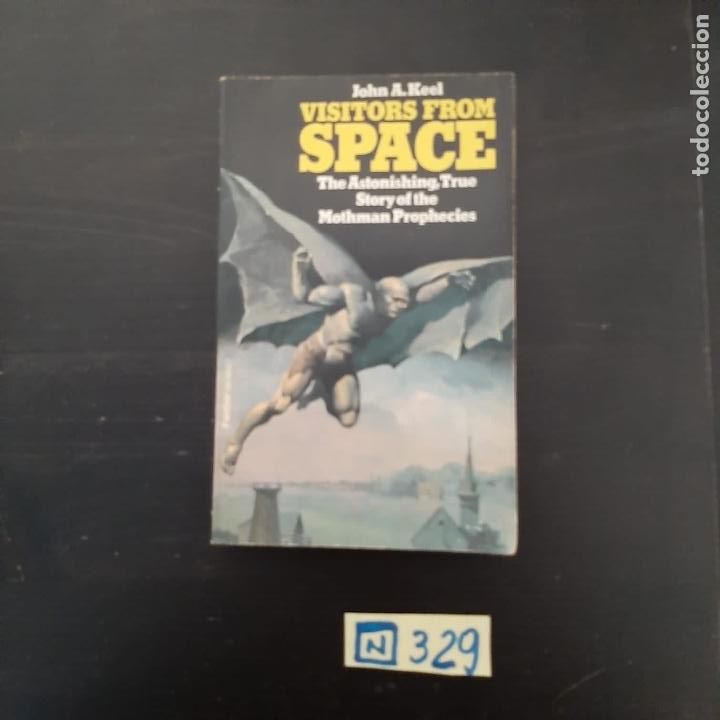 Libros de segunda mano: Visitors from Space - Foto 1