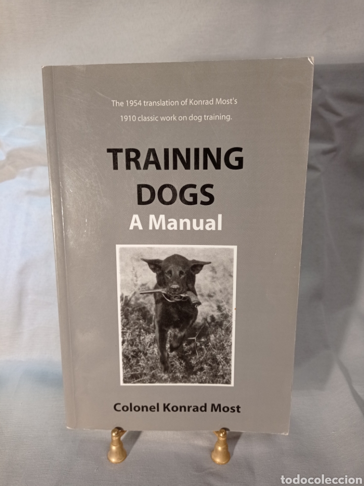 Libros de segunda mano: TRAINING DOGS A MANUAL - Foto 1