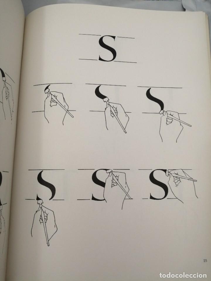 Libros de segunda mano: ROMAN CAPITALS STROKE BY STROKE - Foto 4