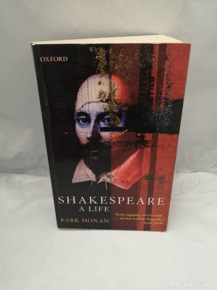 Libros de segunda mano: SHAKESPEARE: A LIFE - Foto 1