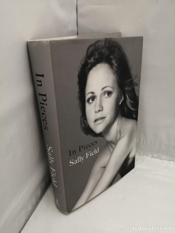 Libros de segunda mano: IN PIECES (FIRST EDITION, HARDCOVER) - Foto 3