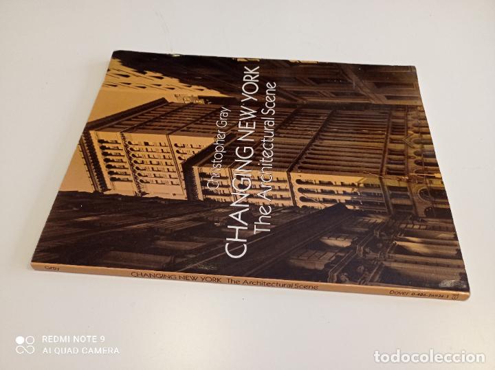 Libros de segunda mano: 1992 - CHRISTOPHER GRAY. Changing New York: The architectural scene