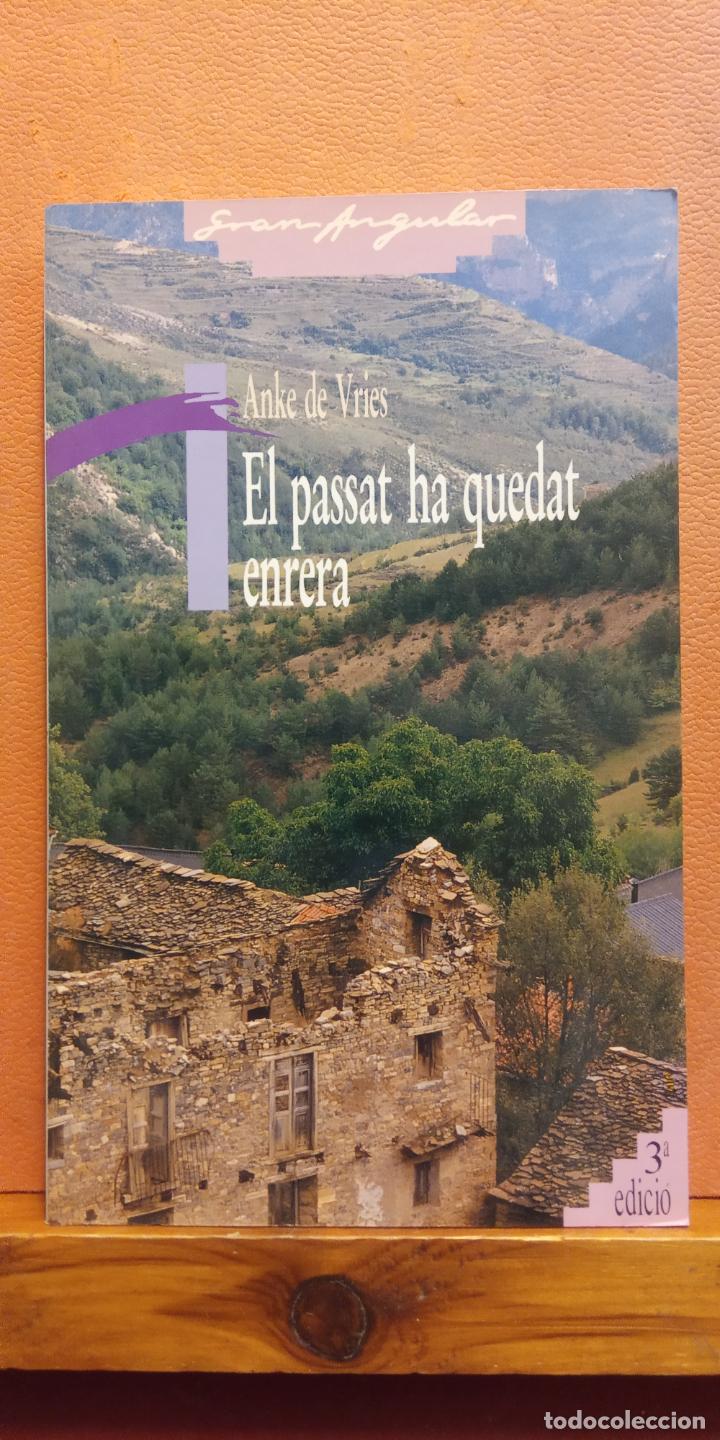 Libros de segunda mano: EL PASSAT HA QUEDAT ENRERA. ANKE DE VRIES. EDICIONES SM - Foto 1